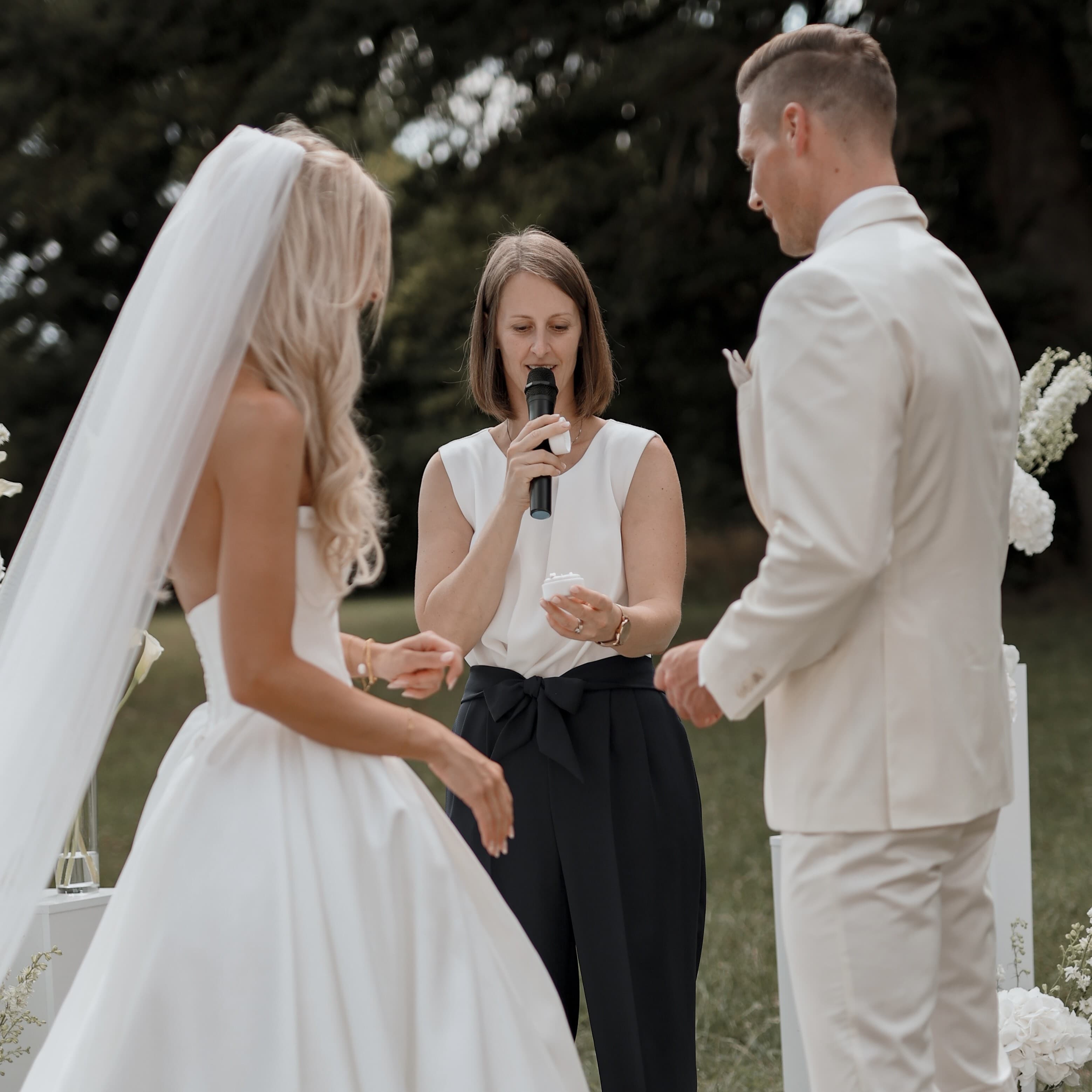 YOUR MOMENT Weddings